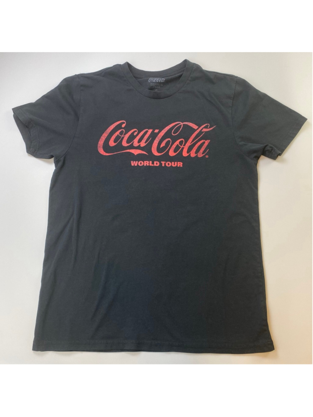 Coca-Cola T-Shirt Black Large World Tour Logo Americana Grunge Nostalgia Casual